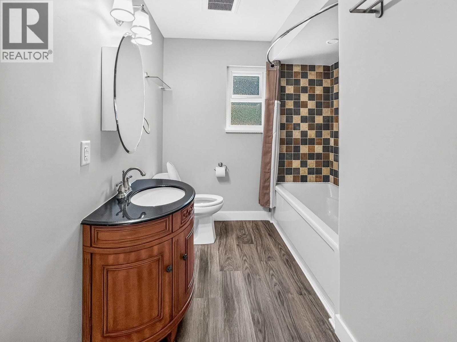 21066 Glenwood Avenue Property Photo 25