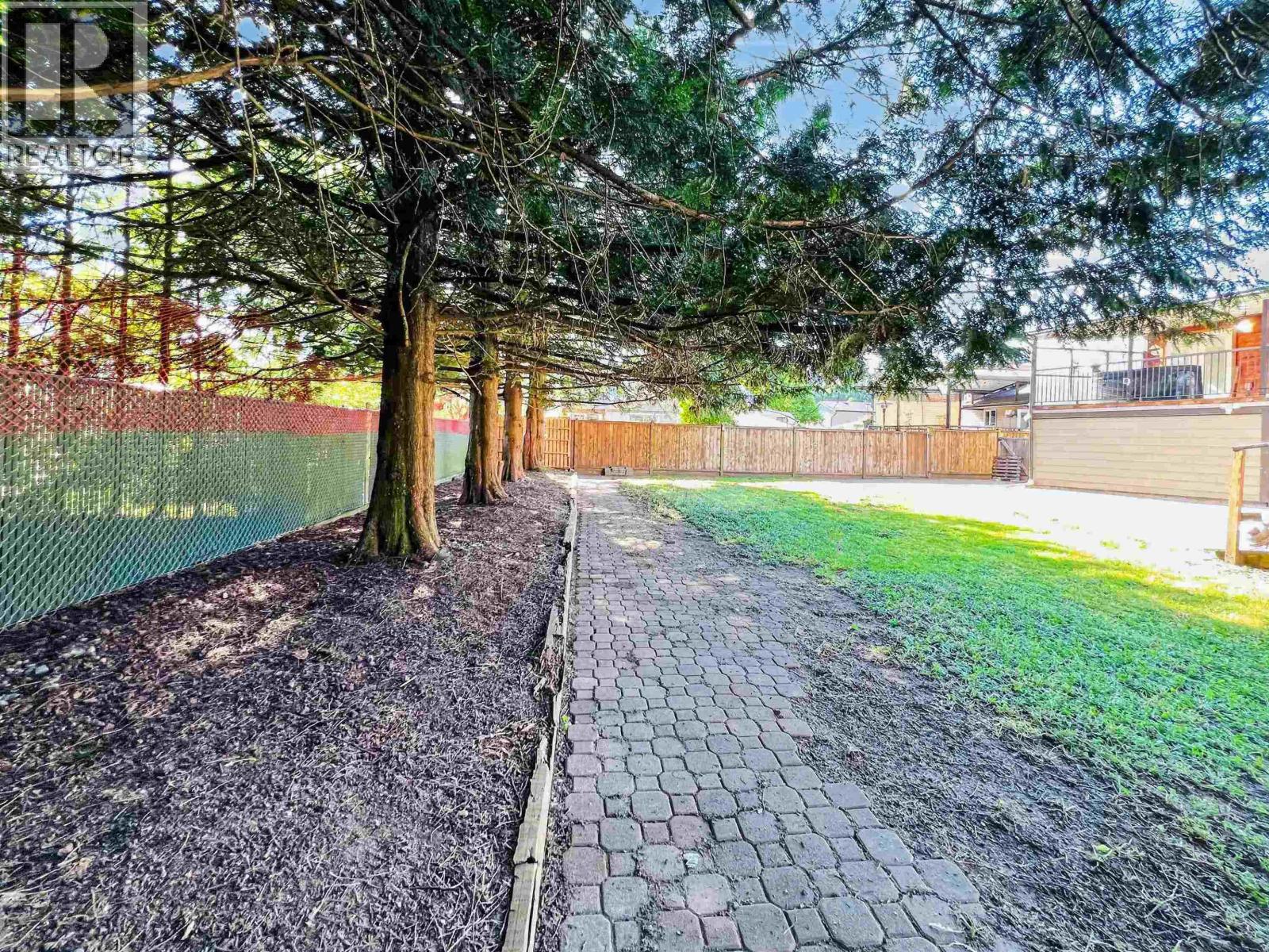 21066 Glenwood Avenue Property Photo 35