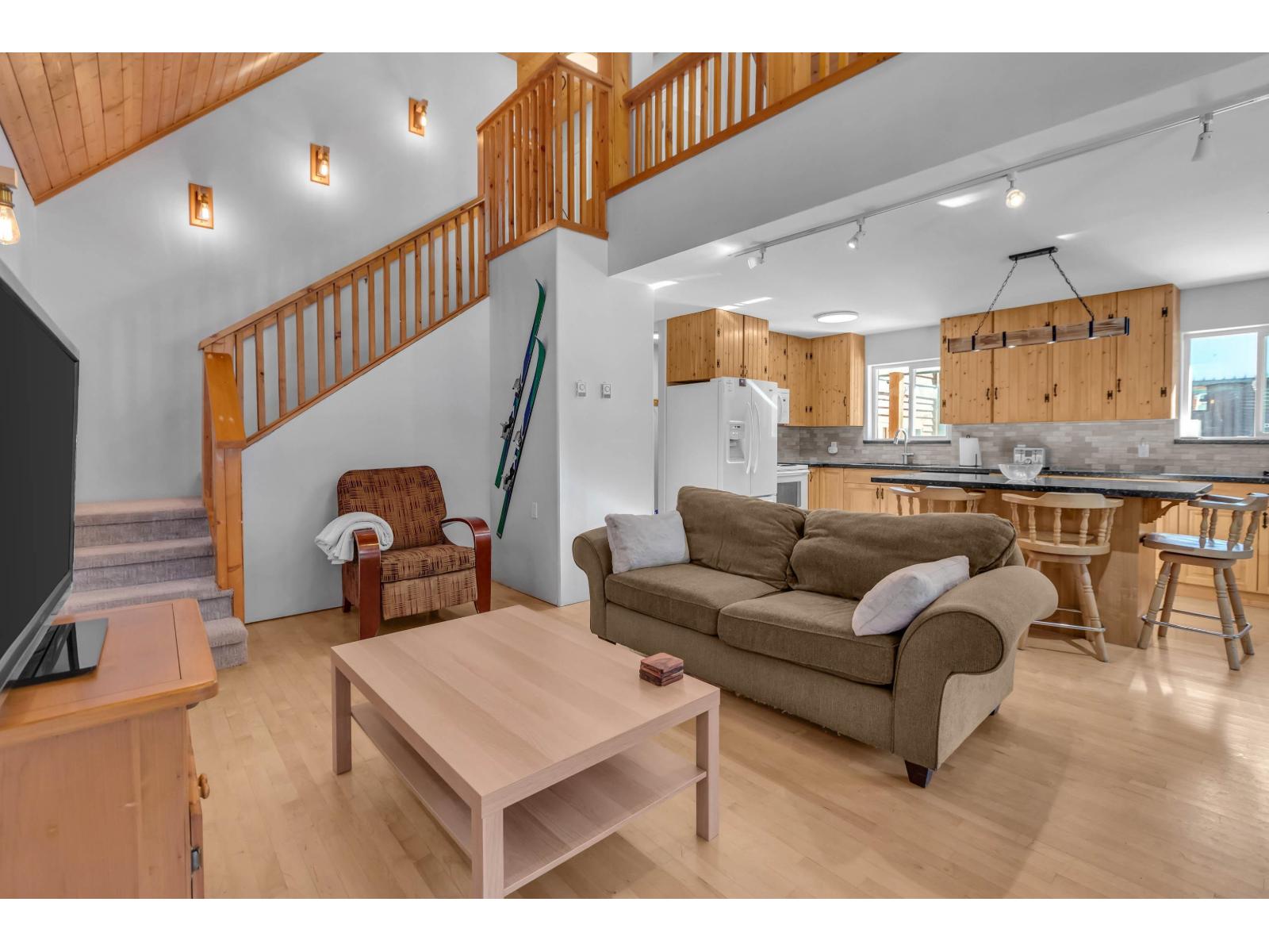 47075 Snowmist Drive Property Photo 6