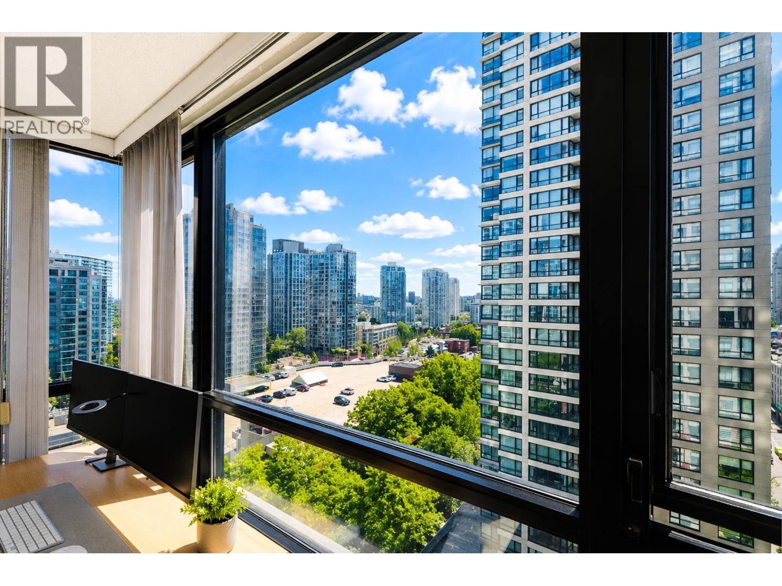 1405 909 MAINLAND STREET