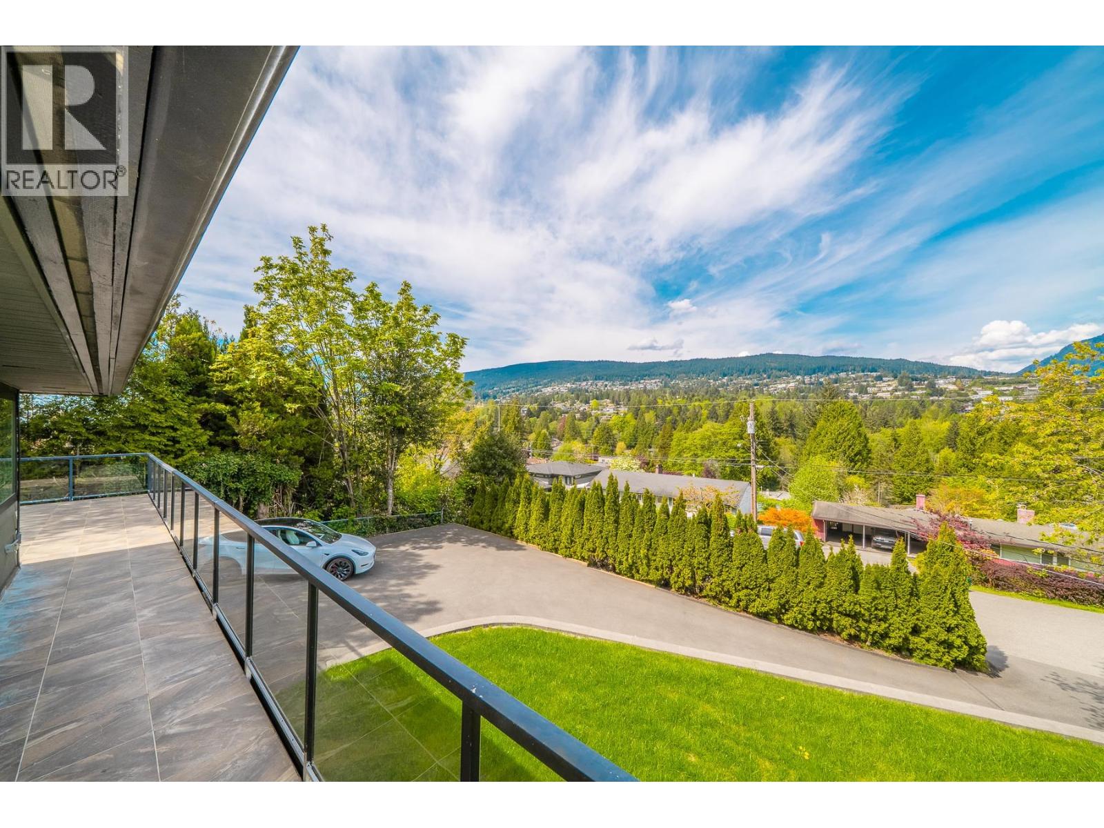 880 Jefferson Avenue Property Photo 3