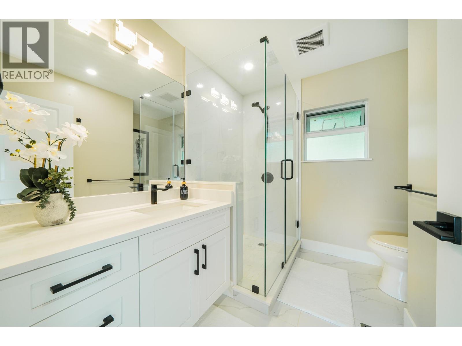 880 Jefferson Avenue Property Photo 17