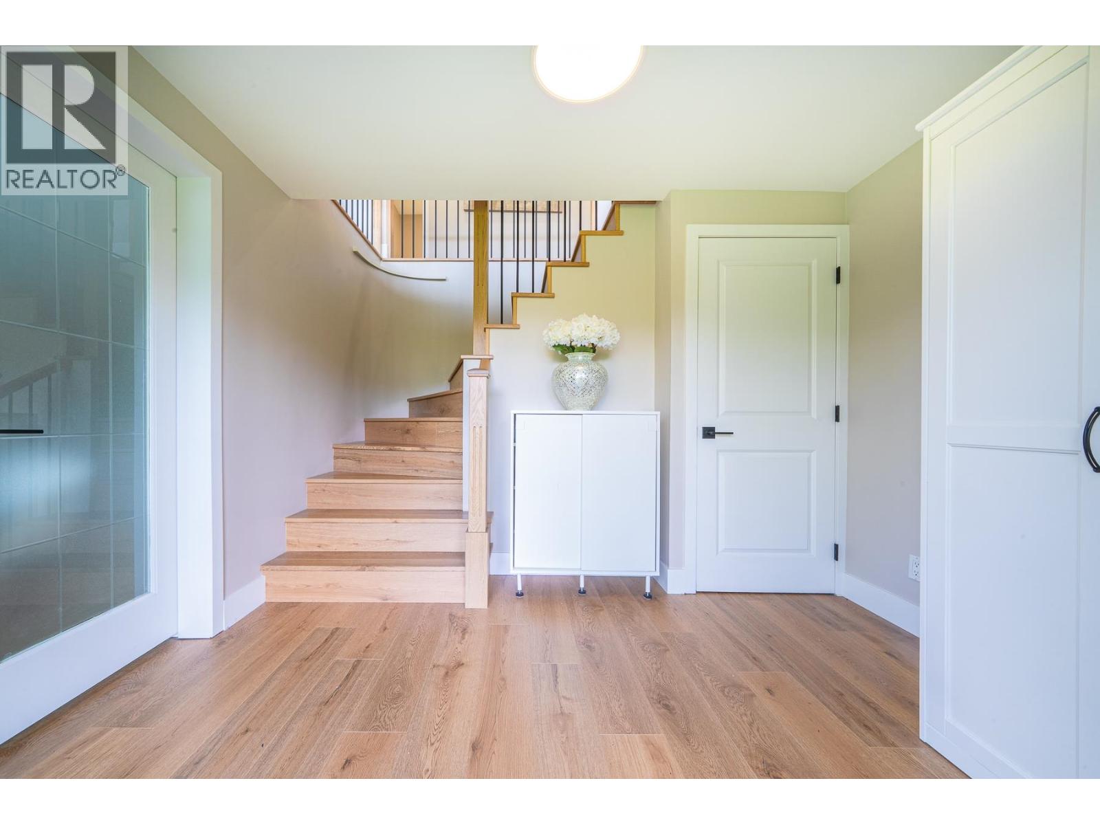 880 Jefferson Avenue Property Photo 27