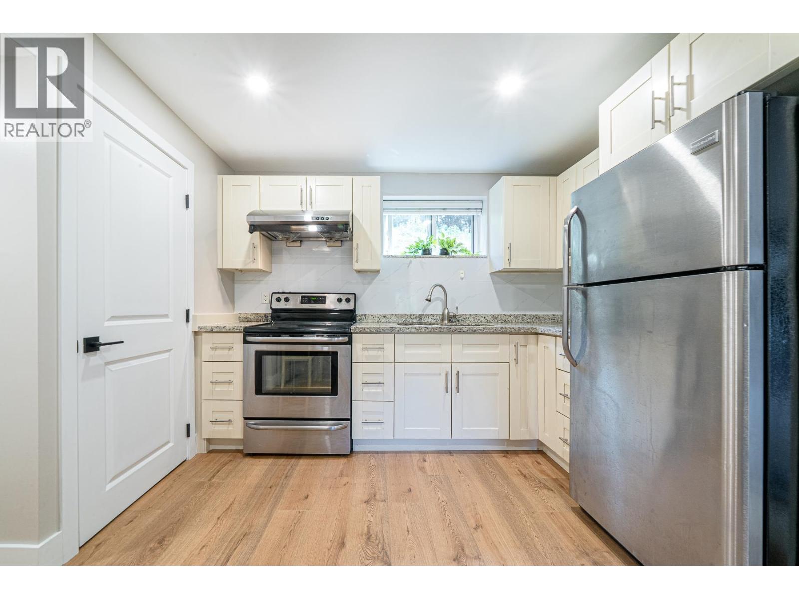 880 Jefferson Avenue Property Photo 31