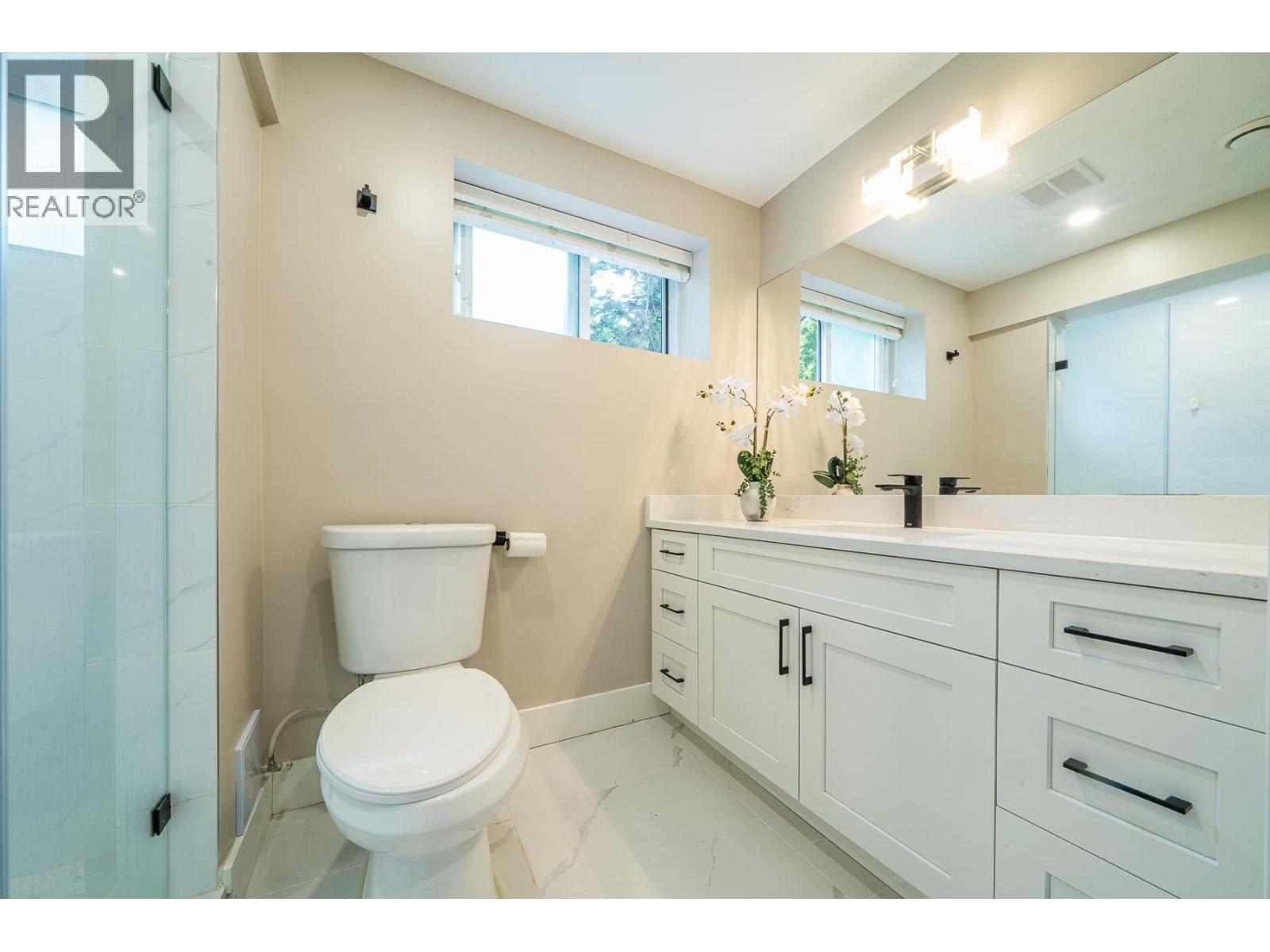880 Jefferson Avenue Property Photo 32