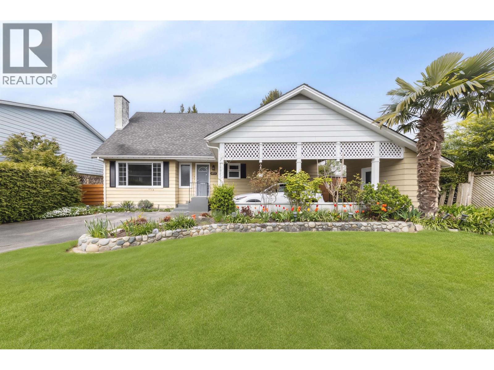 4713 46 AVENUE Property Photo 1
