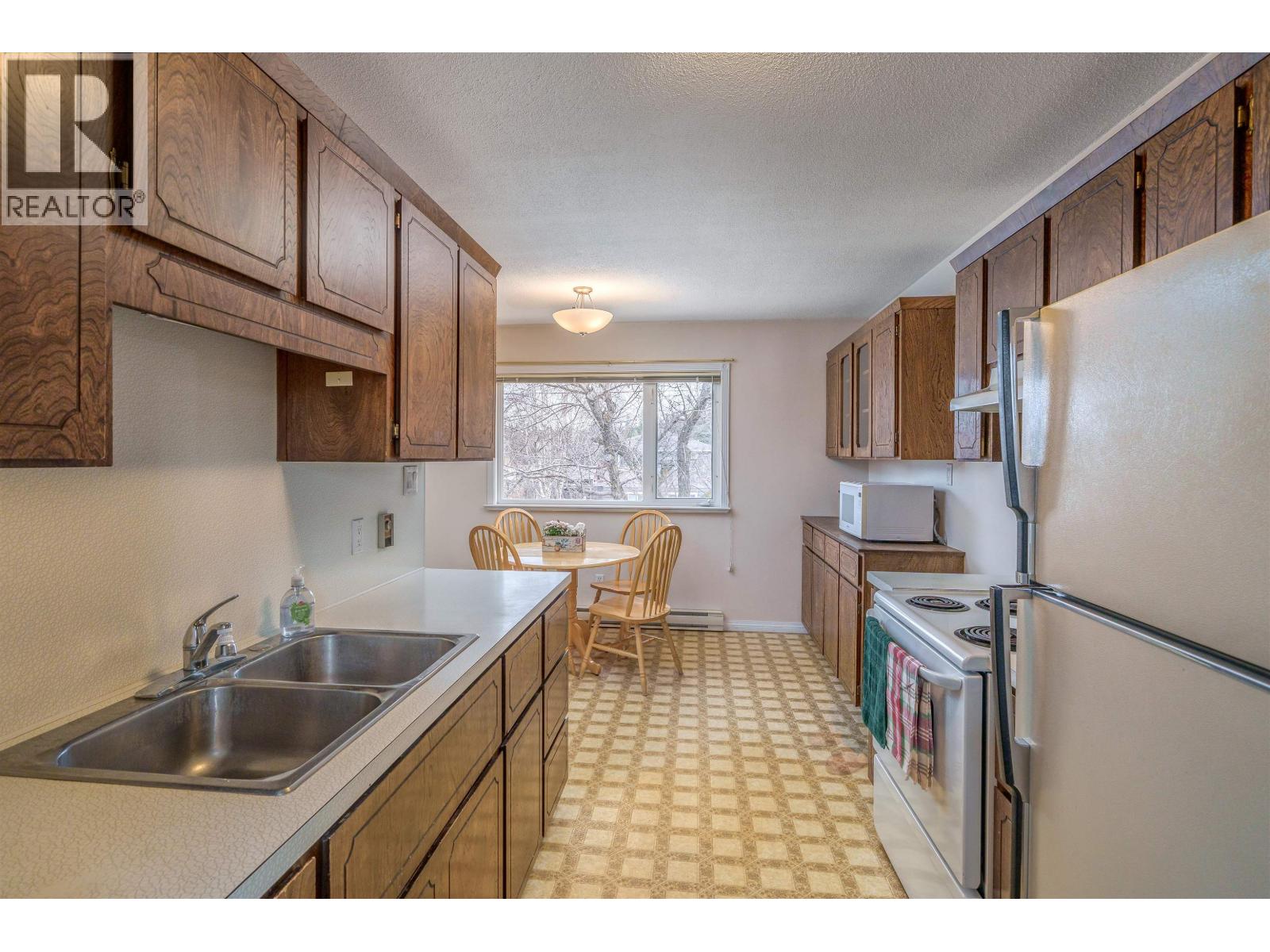 240 Dogwood Avenue Property Photo 2