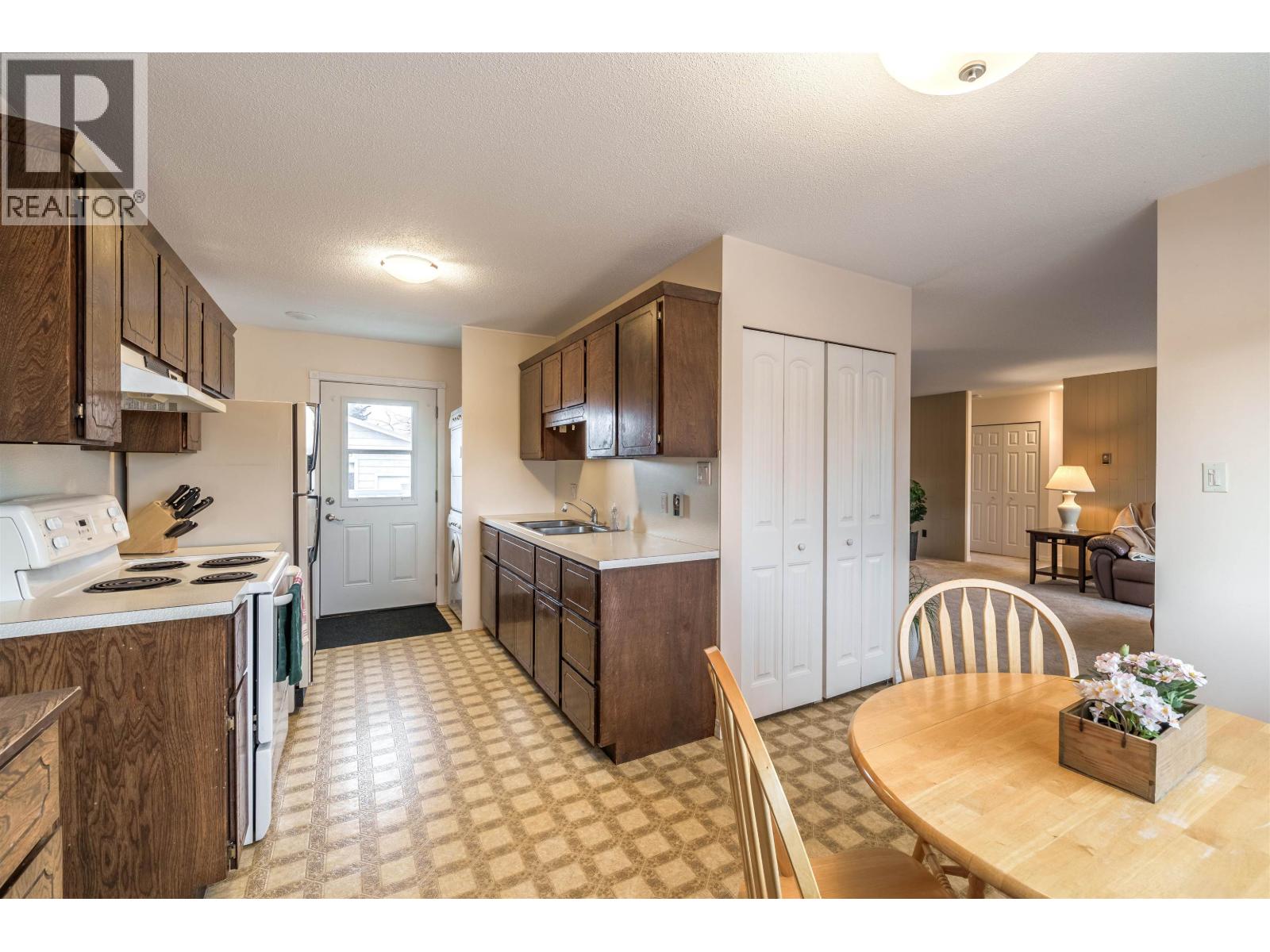 240 Dogwood Avenue Property Photo 4