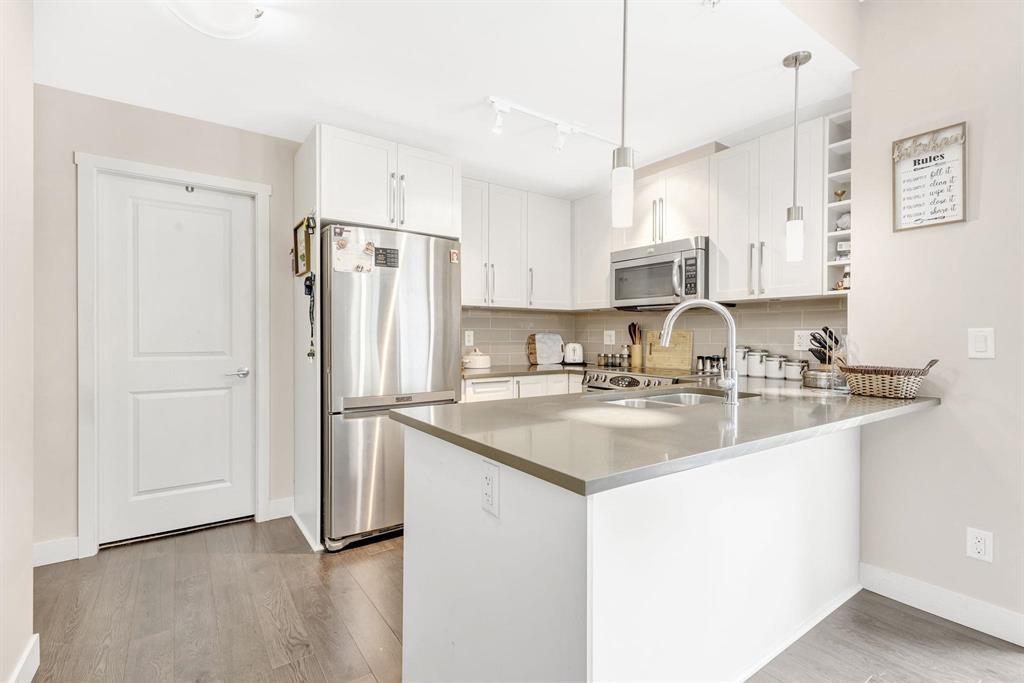 413 14358 60 Avenue Property Photo 12