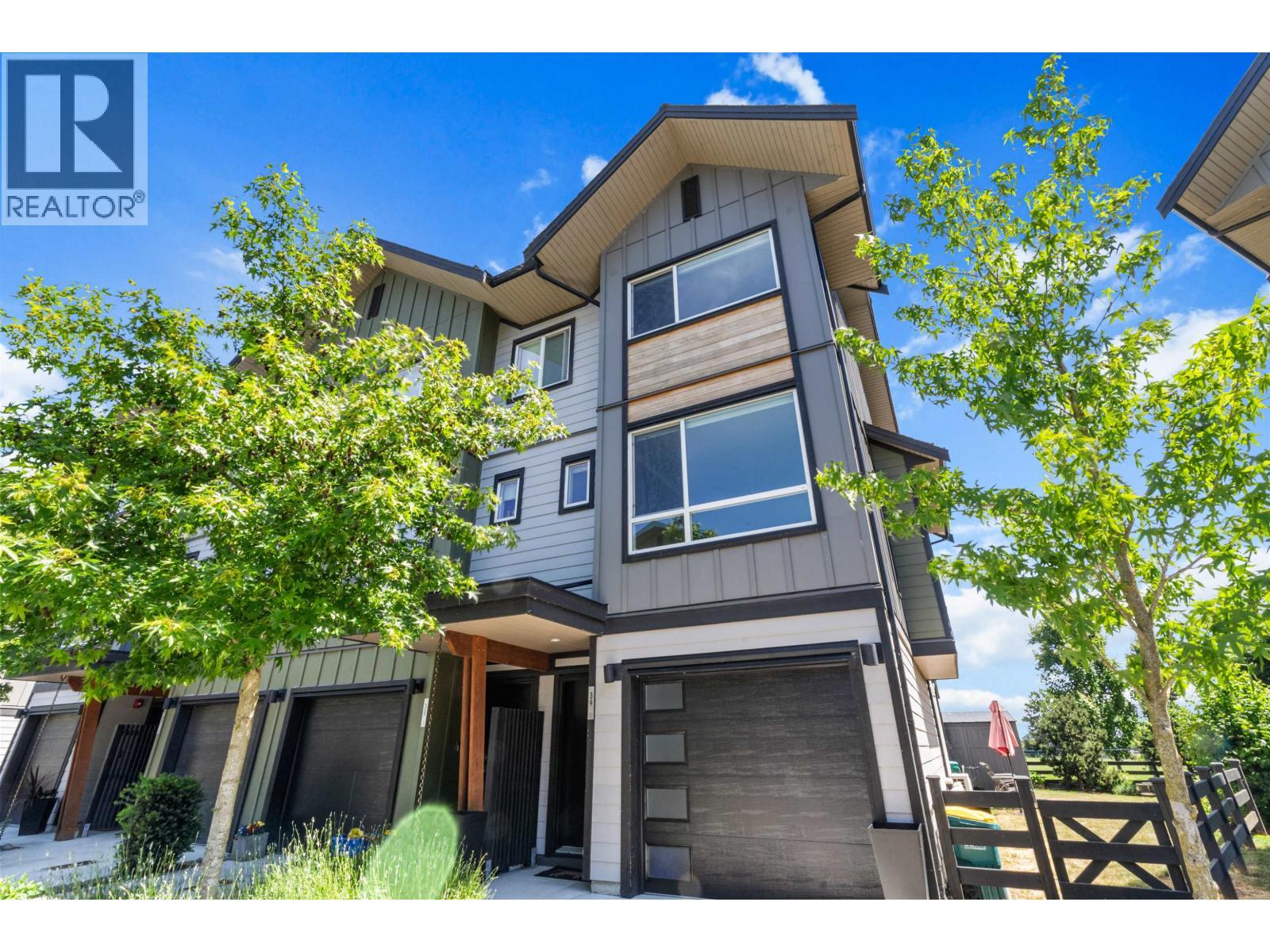 39 4292 Wolf Way Property Photo 1