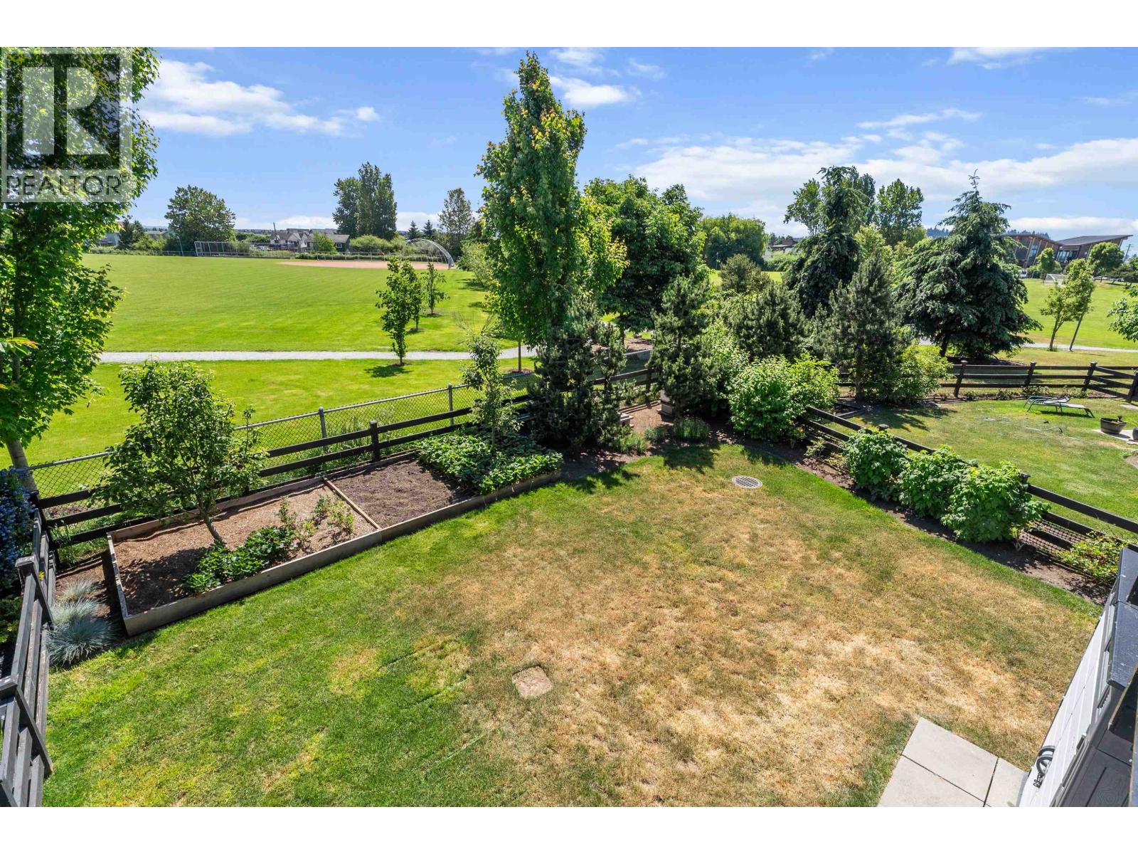 39 4292 Wolf Way Property Photo 10