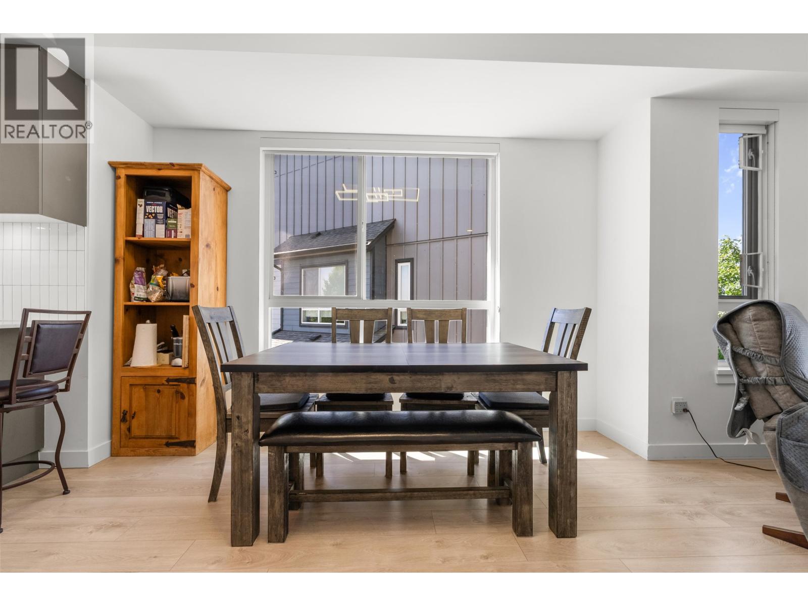 39 4292 Wolf Way Property Photo 15
