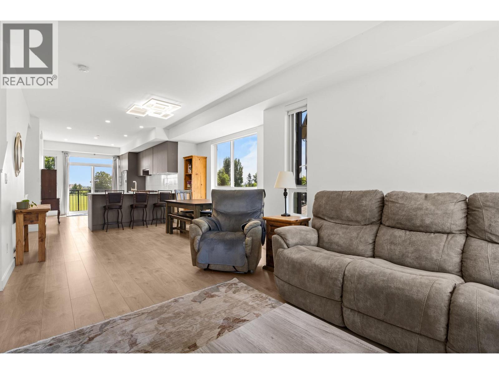 39 4292 Wolf Way Property Photo 18