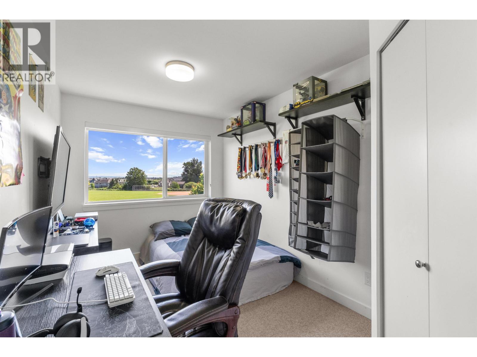 39 4292 Wolf Way Property Photo 23