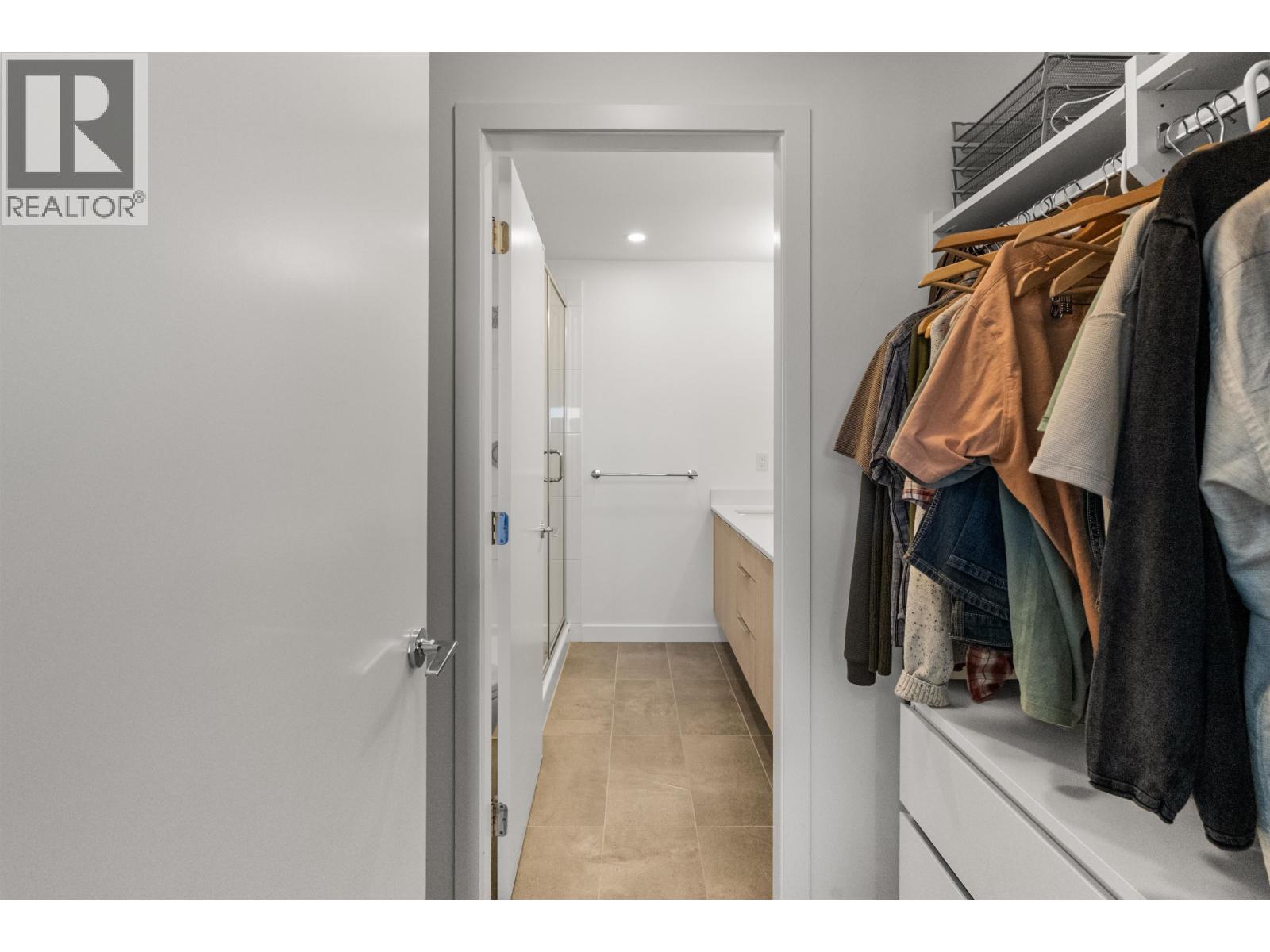 39 4292 Wolf Way Property Photo 30