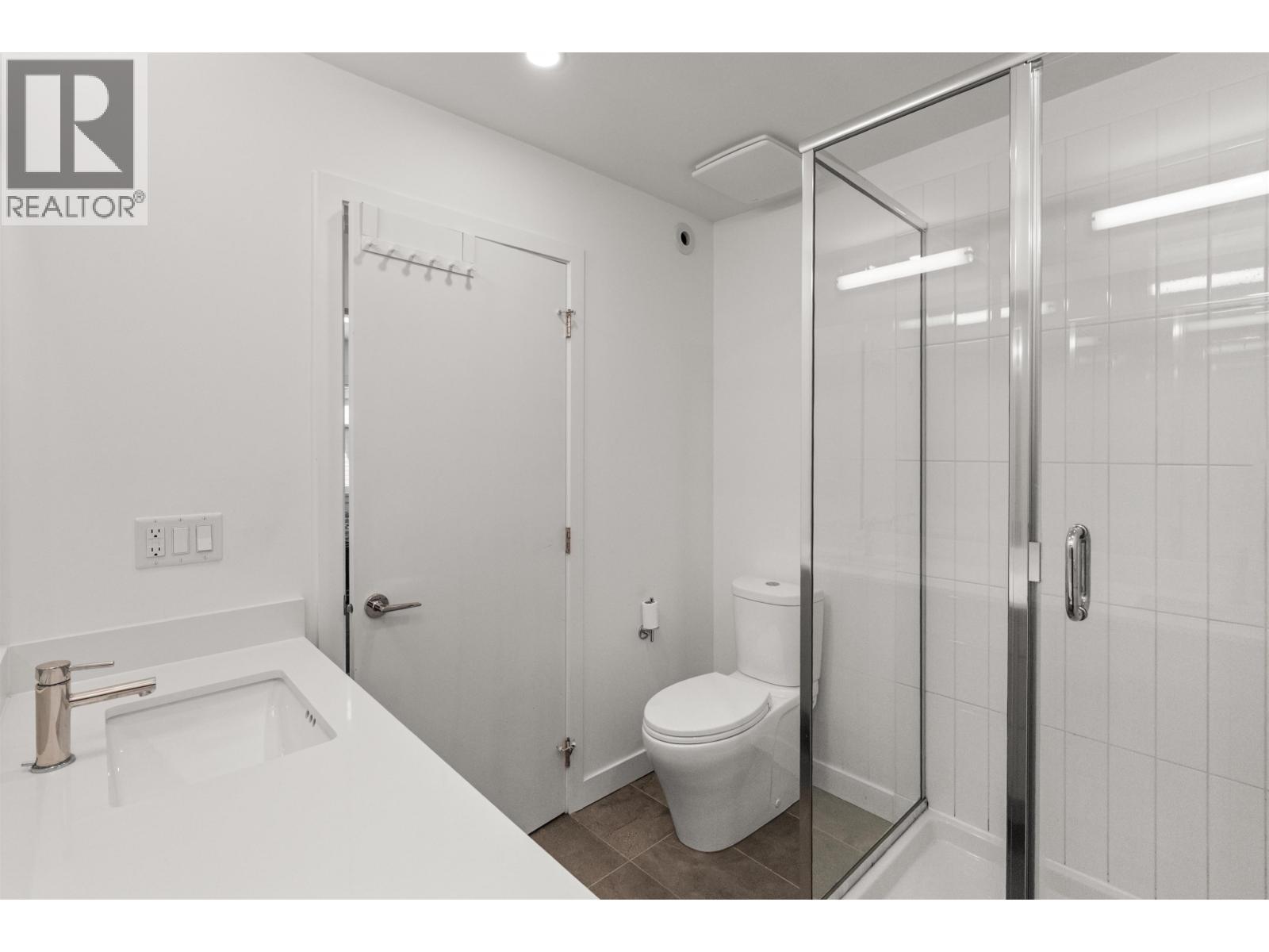 39 4292 Wolf Way Property Photo 32