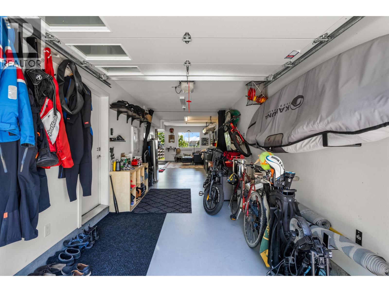 39 4292 Wolf Way Property Photo 33