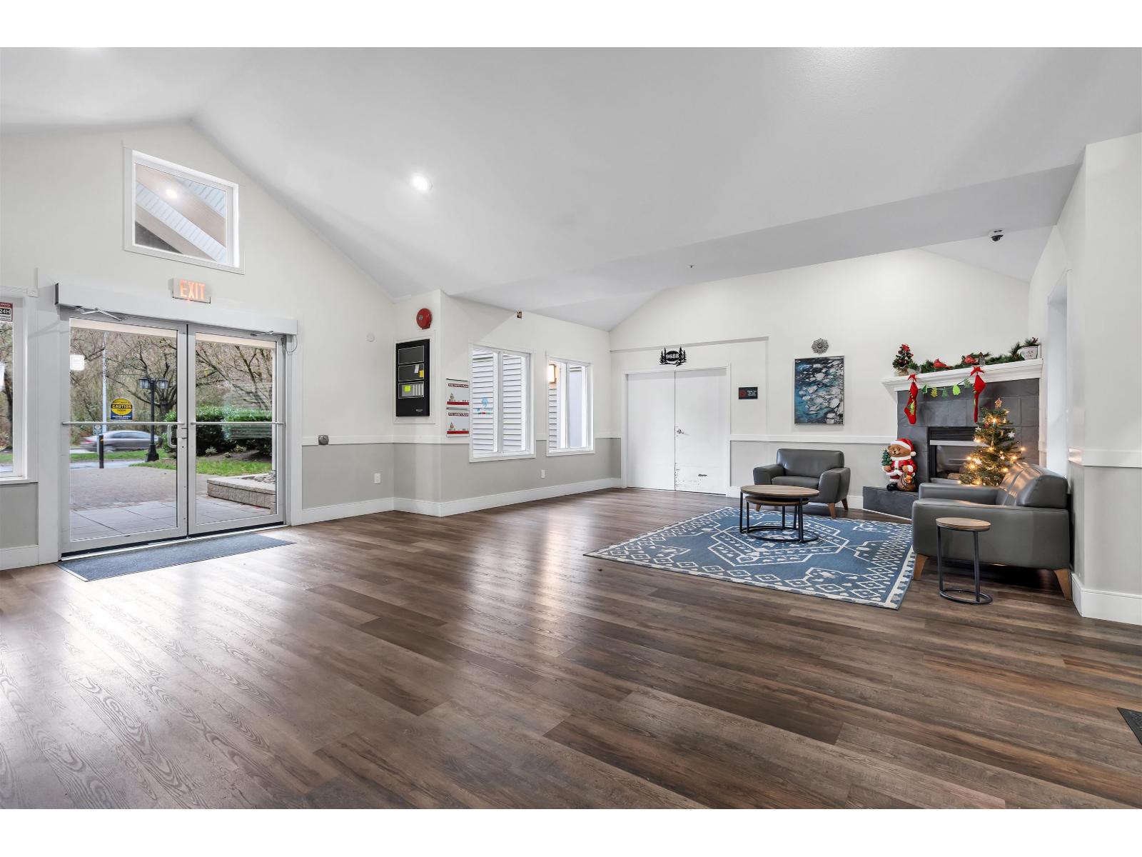 308 9688 148 Street Property Photo 9