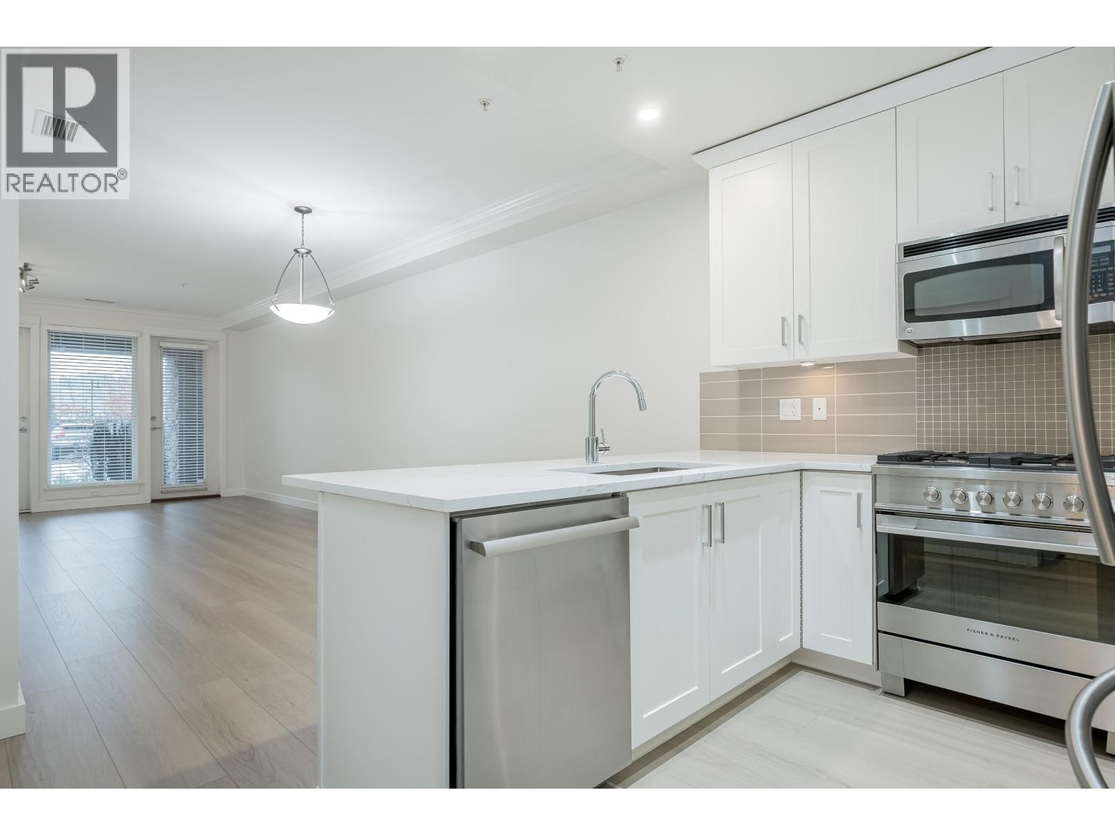 101 5099 Springs Boulevard Property Photo 9