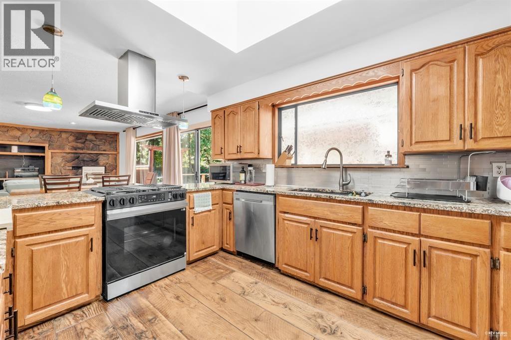 12643 Garibaldi Street Property Photo 4