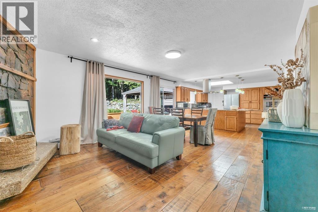 12643 Garibaldi Street Property Photo 11