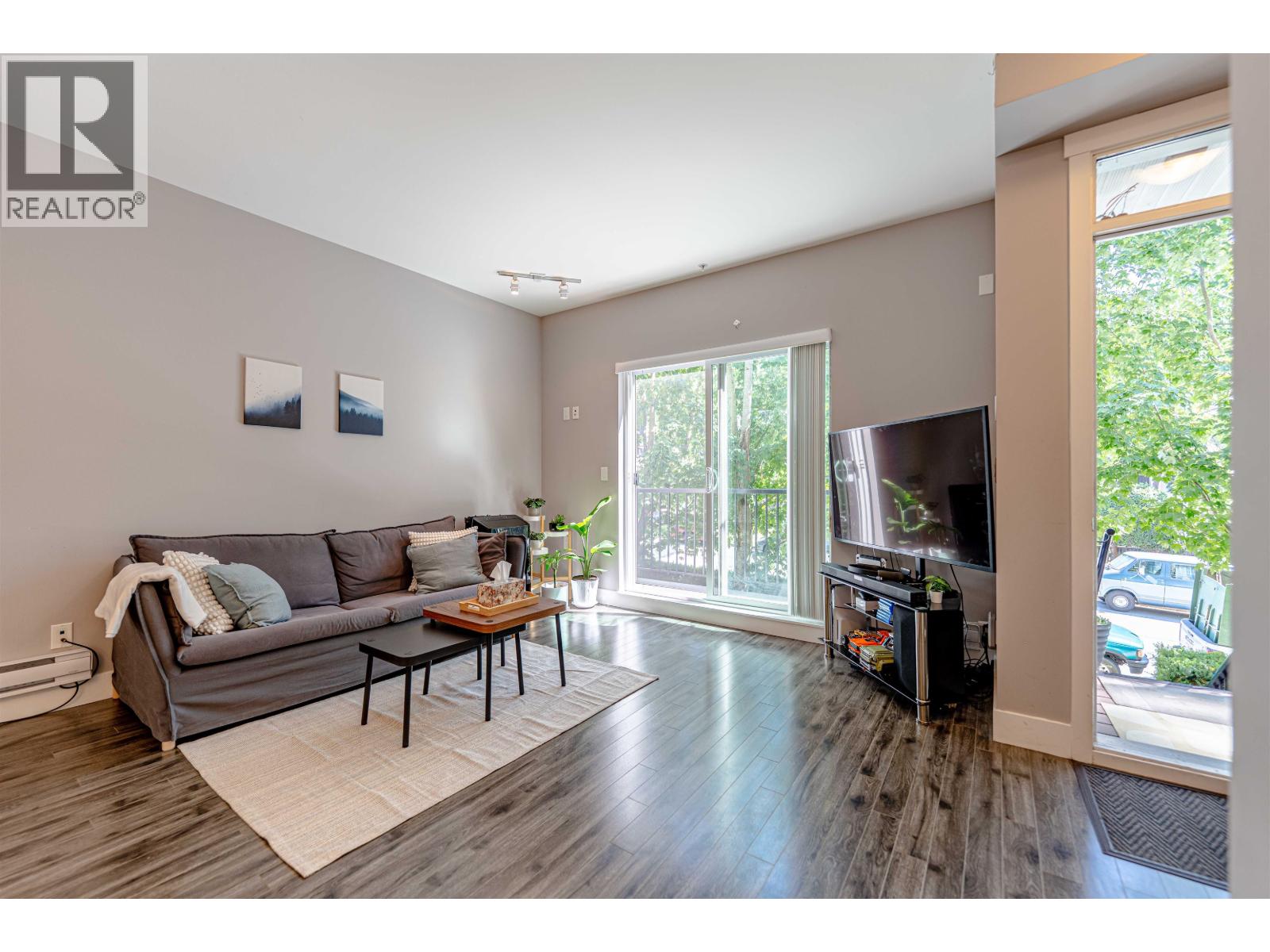 205 2263 Triumph Street Property Photo 2