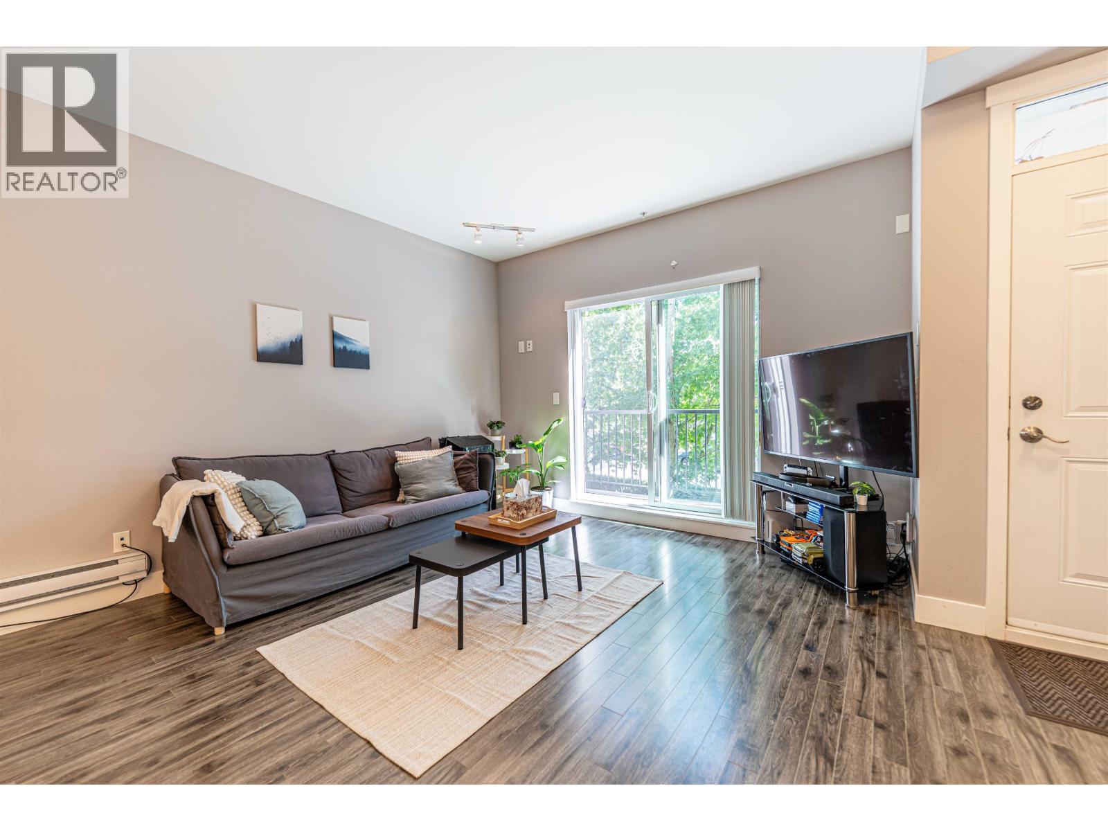 205 2263 Triumph Street Property Photo 4