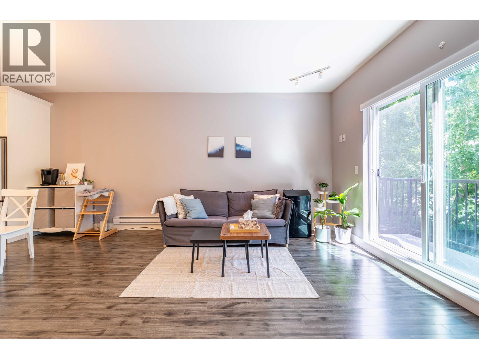 205 2263 Triumph Street Property Photo 5