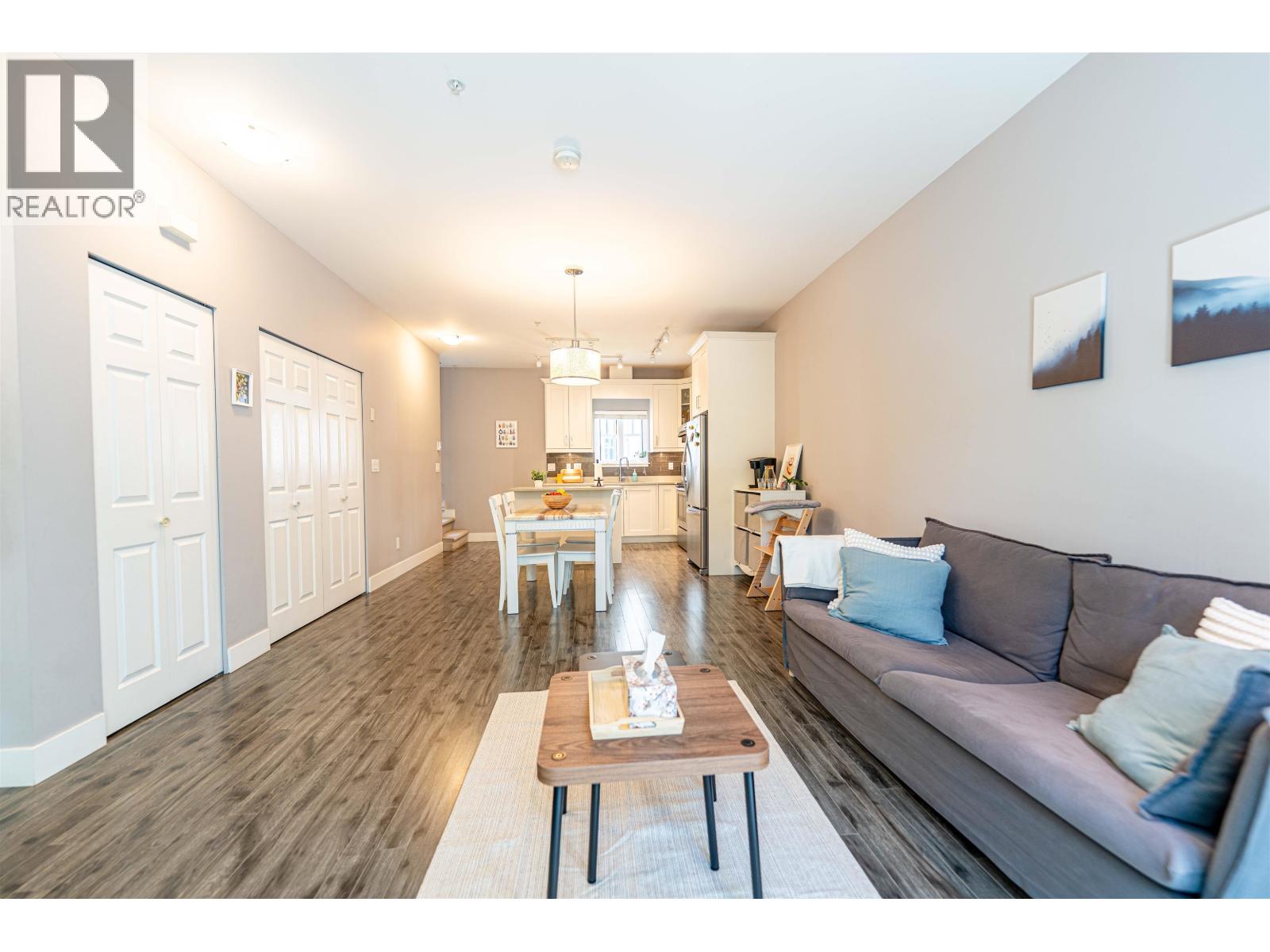 205 2263 Triumph Street Property Photo 6