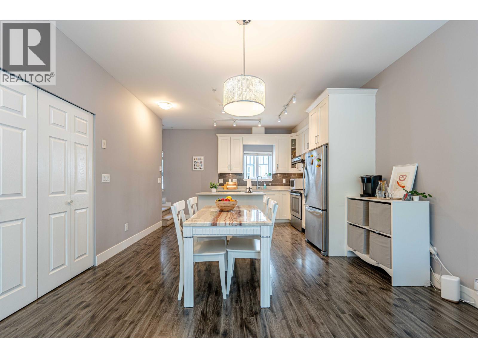 205 2263 Triumph Street Property Photo 8