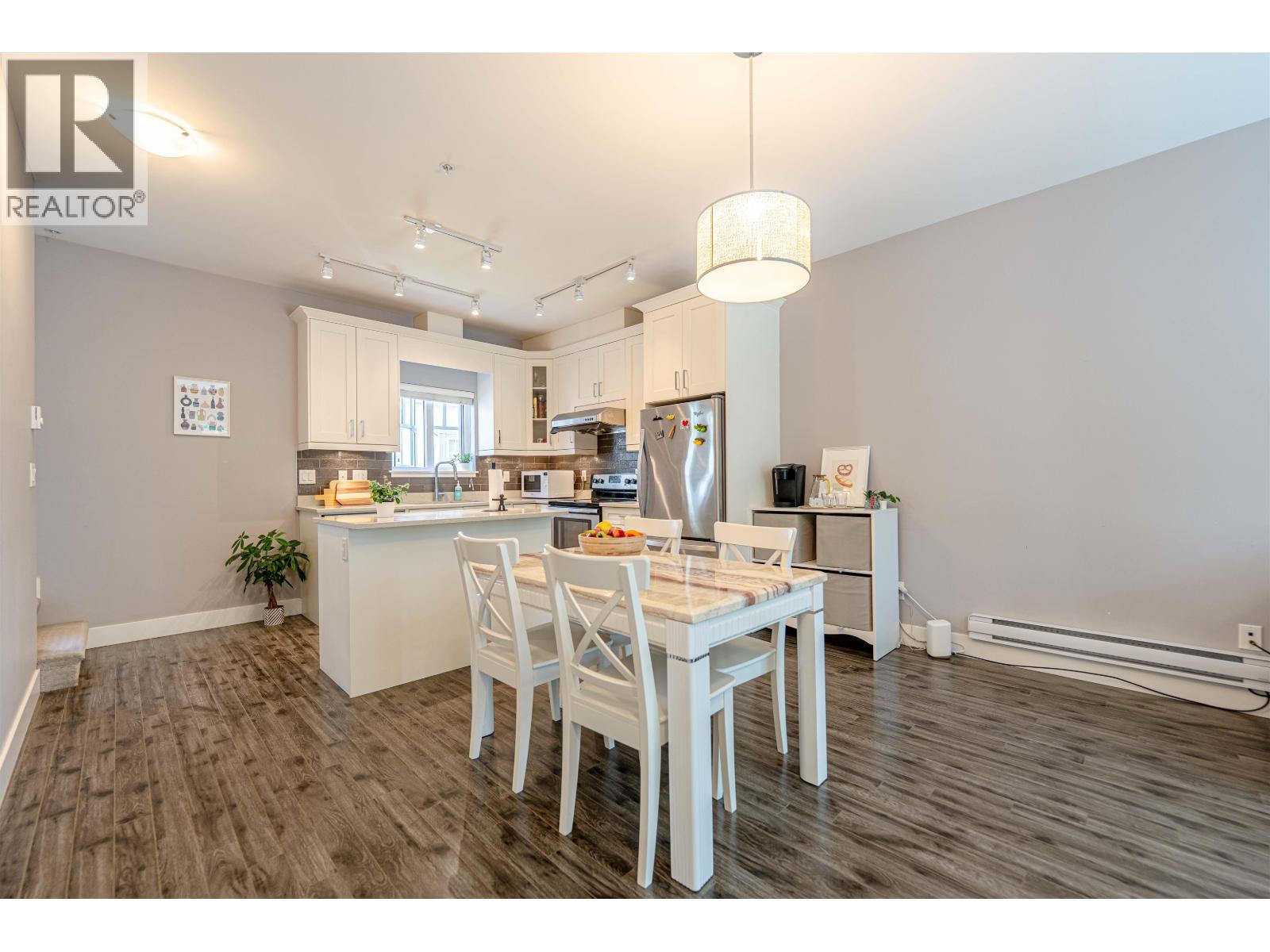 205 2263 Triumph Street Property Photo 10