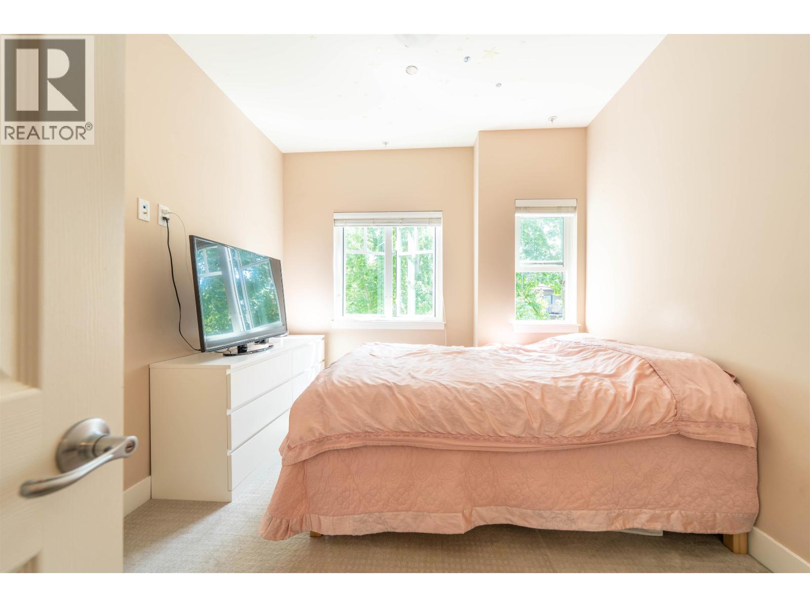205 2263 Triumph Street Property Photo 21