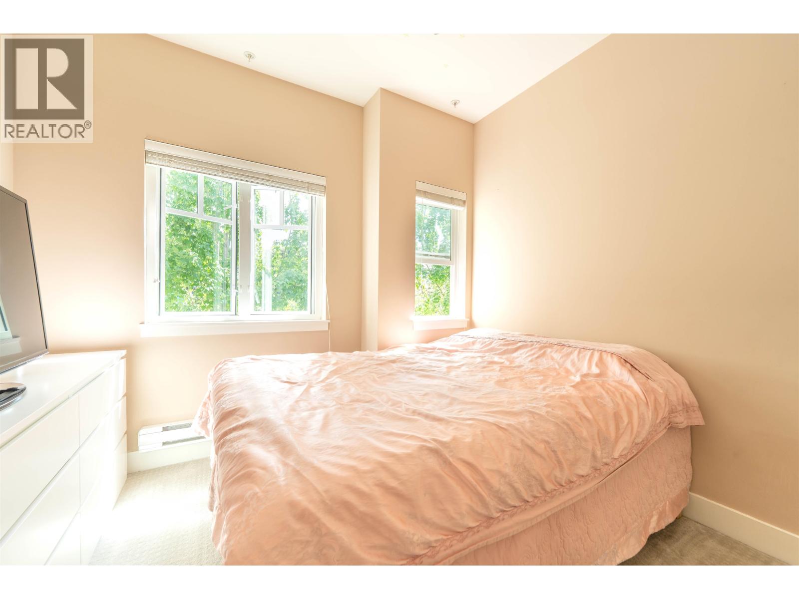 205 2263 Triumph Street Property Photo 23