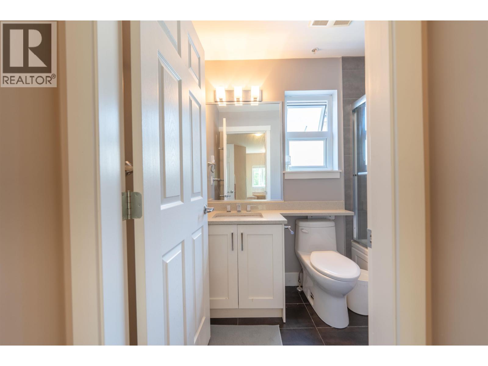 205 2263 Triumph Street Property Photo 26