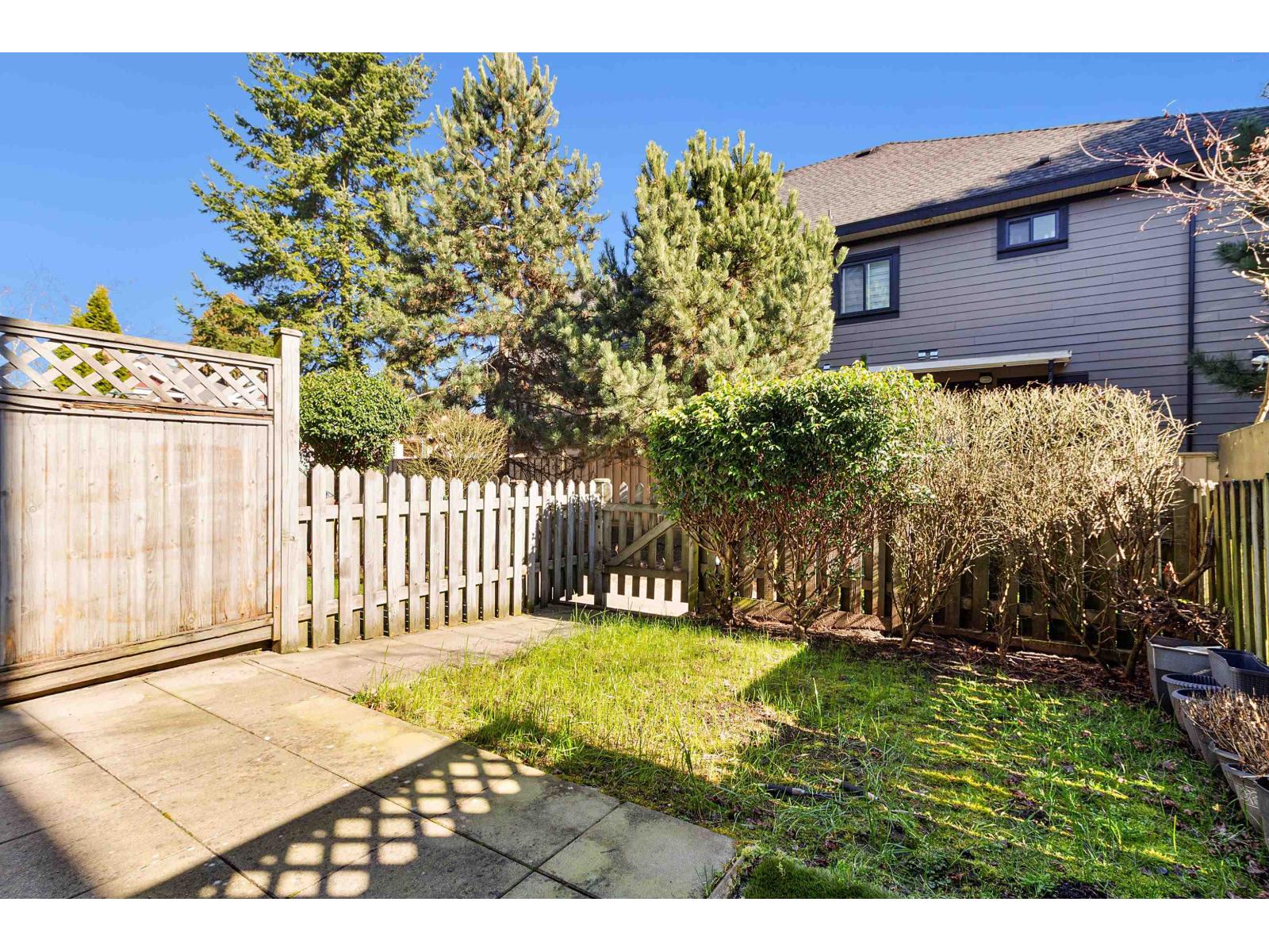 42 9405 121 Street Property Photo 4