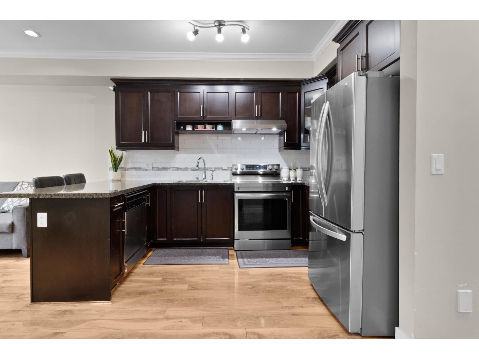 42 9405 121 Street Property Photo 12