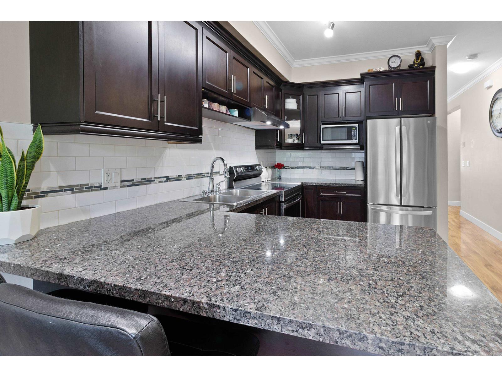 42 9405 121 Street Property Photo 13