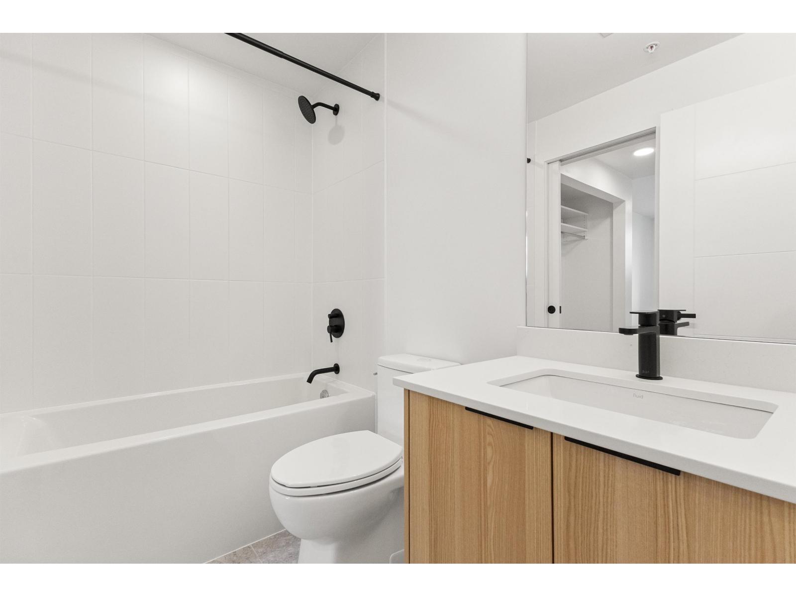 614 20769 Fraser Highway Property Photo 8