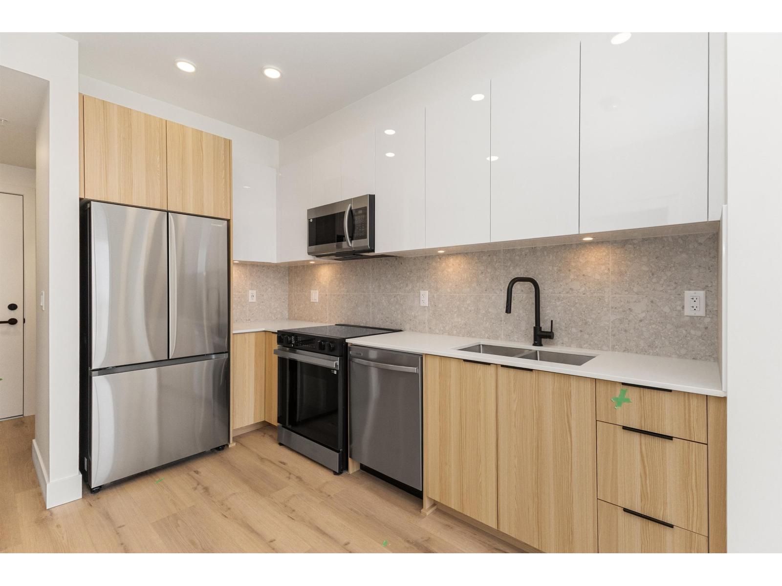614 20769 Fraser Highway Property Photo 14