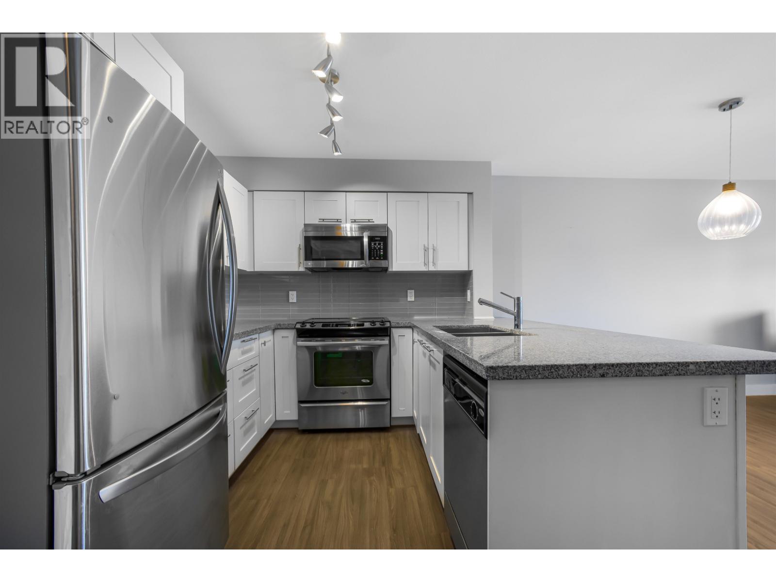 418 12075 Edge Street Property Photo 4