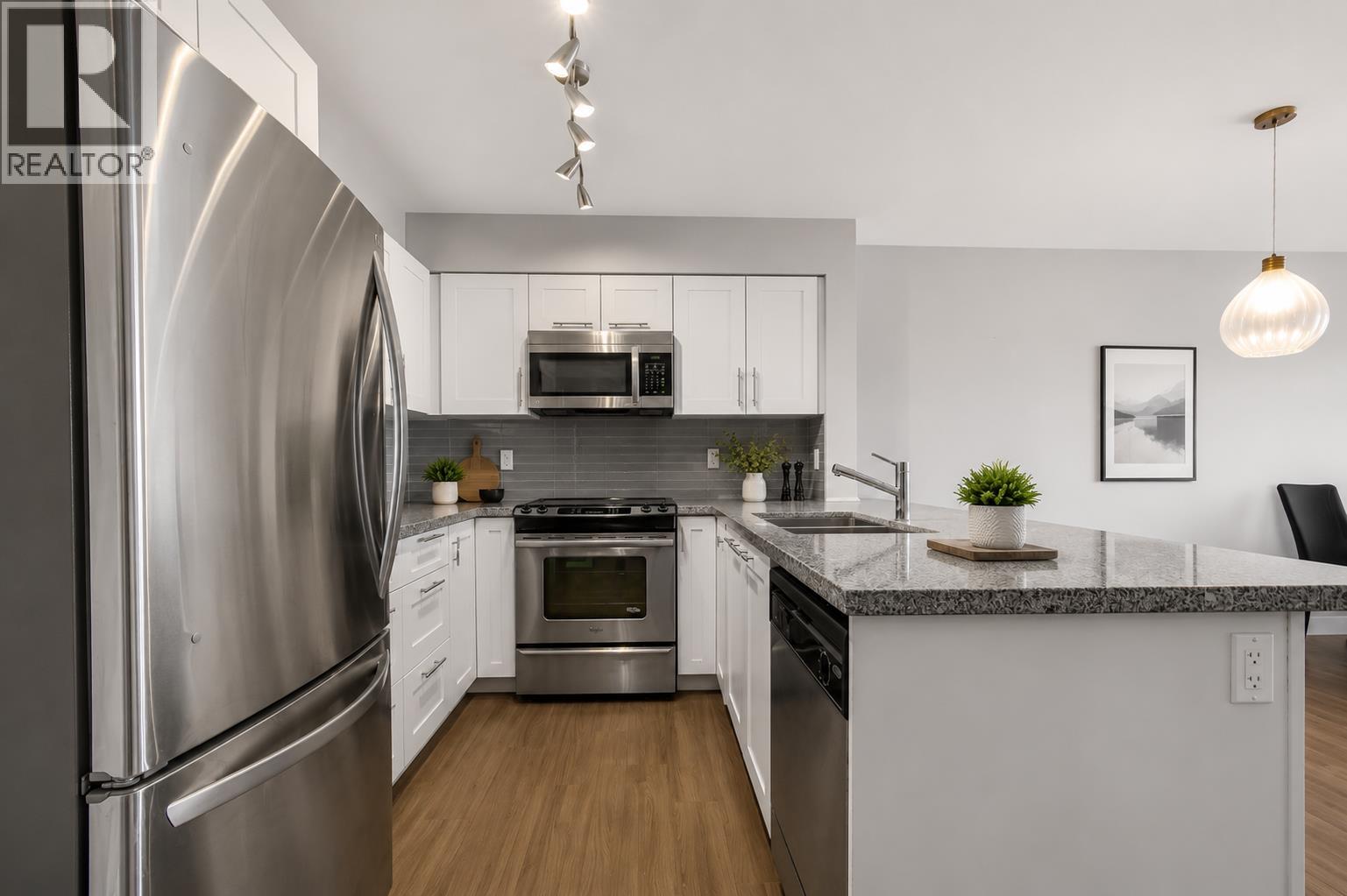 418 12075 Edge Street Property Photo 5