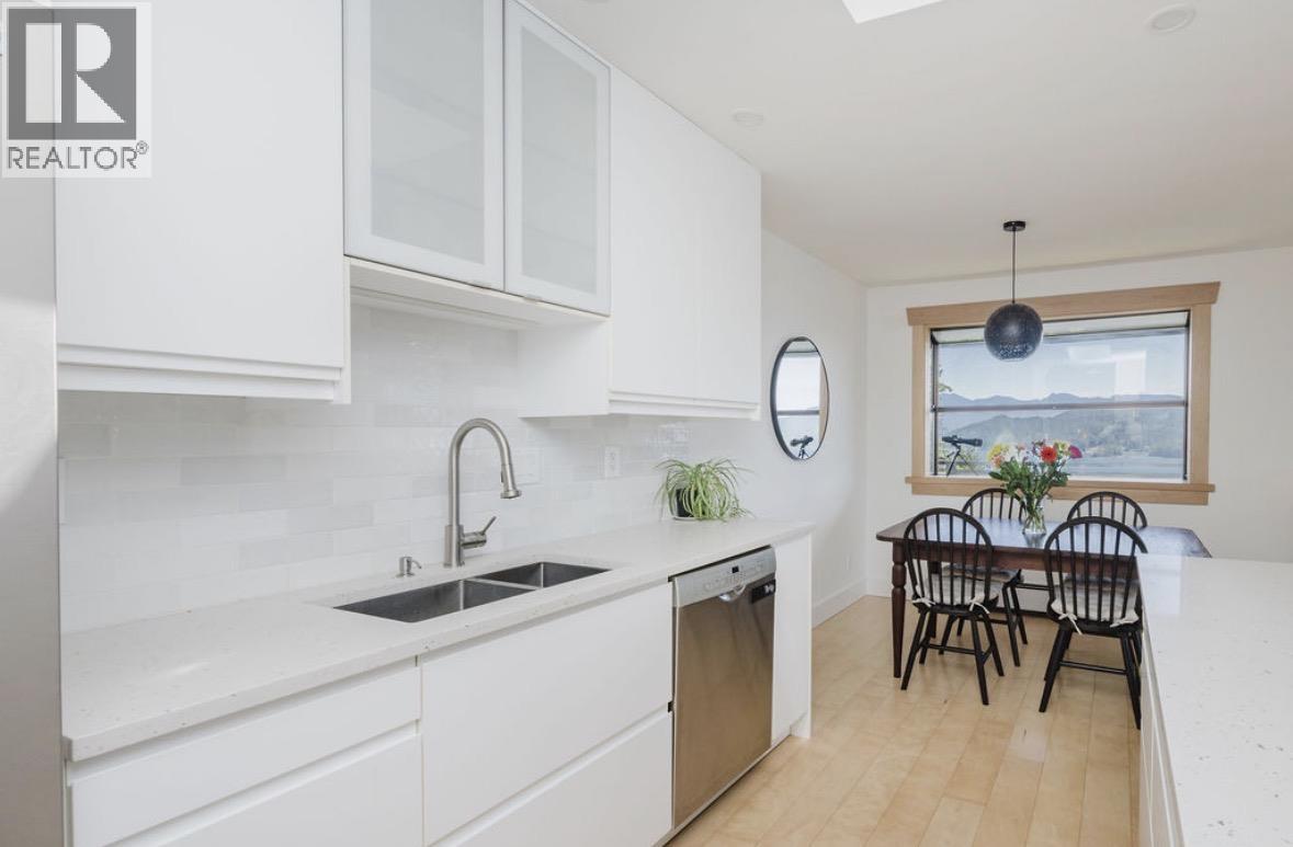 11 694 School Road Property Photo 9