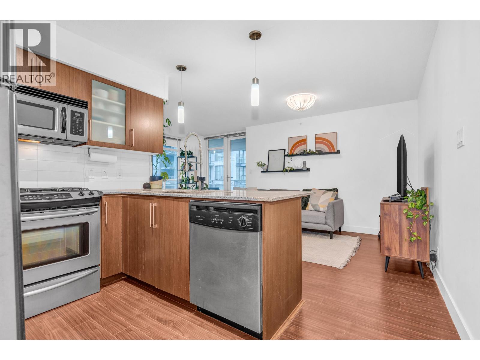 905 8068 Westminster Highway Property Photo 3