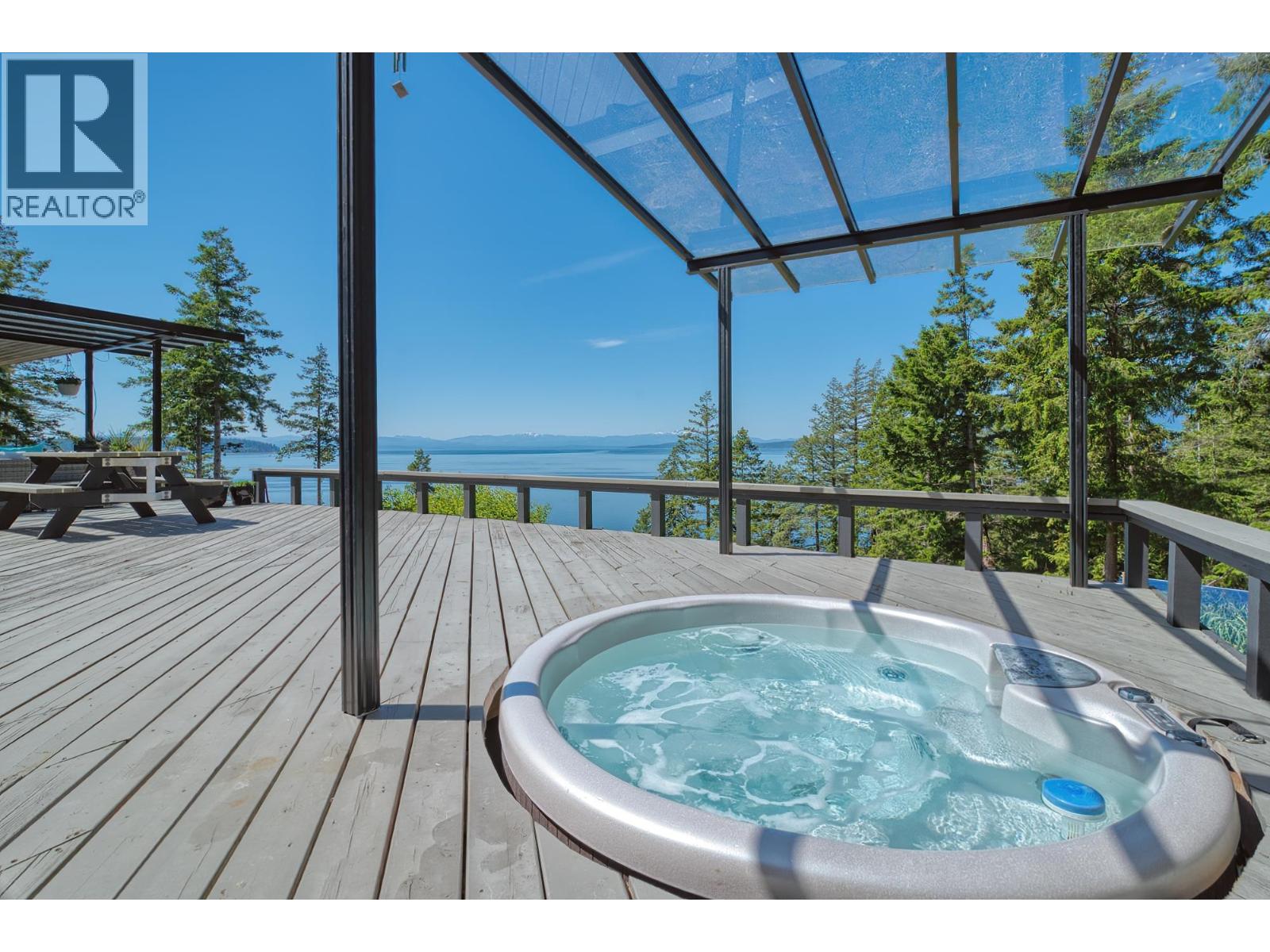10991- 10993 Sunshine Coast Highway Property Photo 1