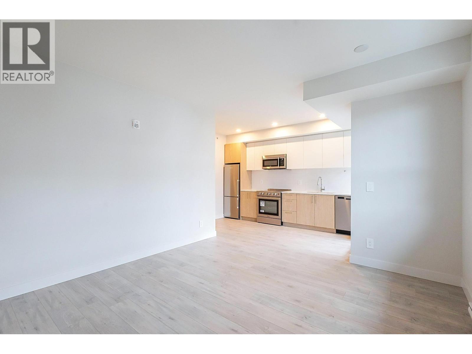 406 5535 Hastings Street Property Photo 4