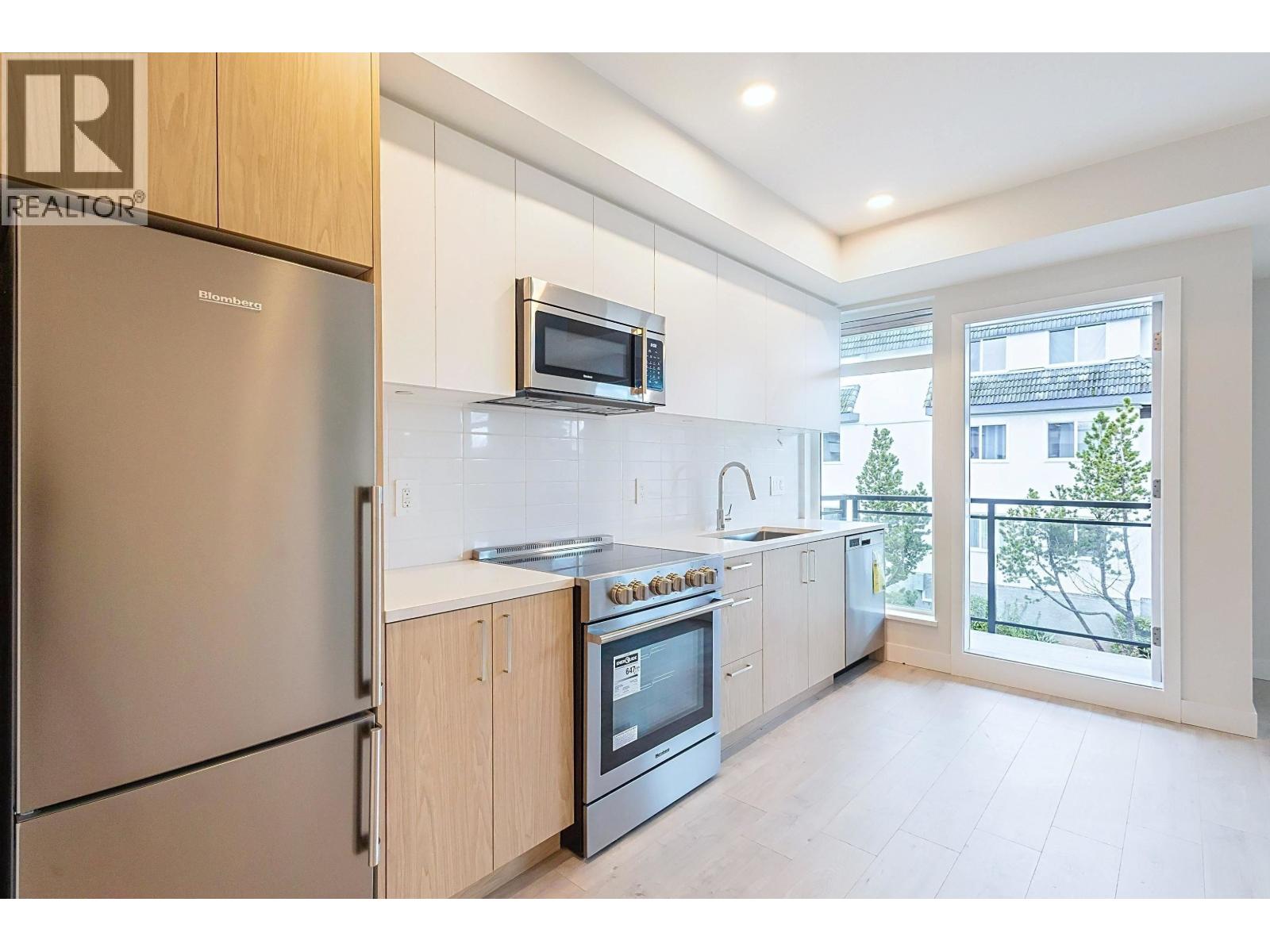 406 5535 Hastings Street Property Photo 9