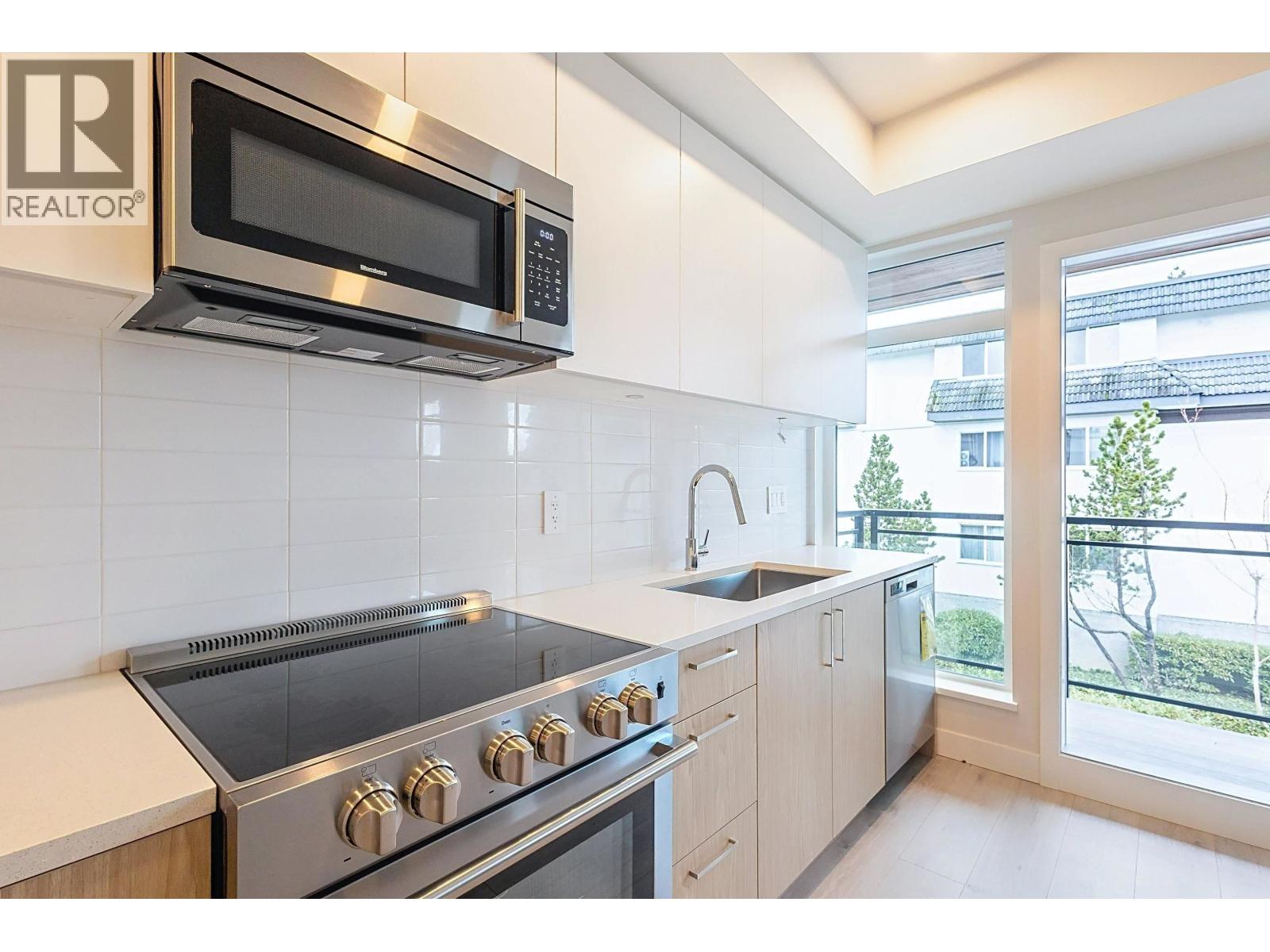 406 5535 Hastings Street Property Photo 11