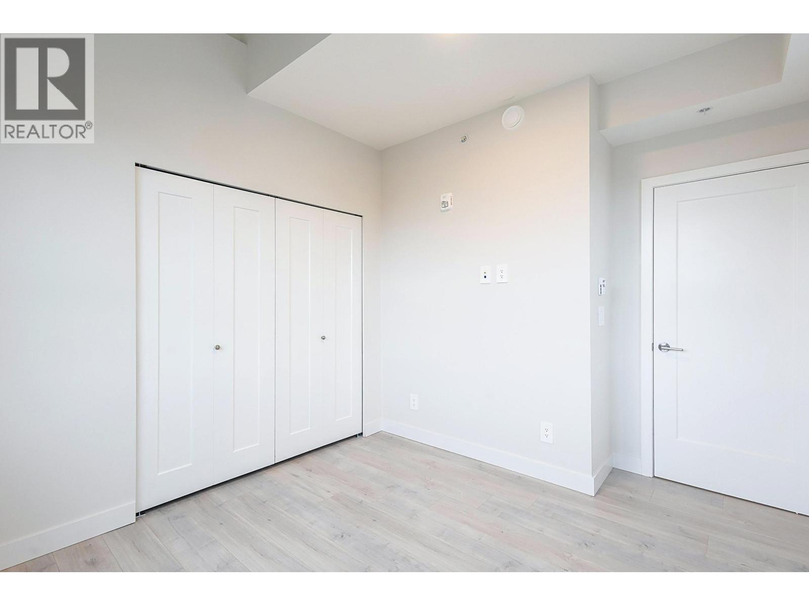406 5535 Hastings Street Property Photo 17