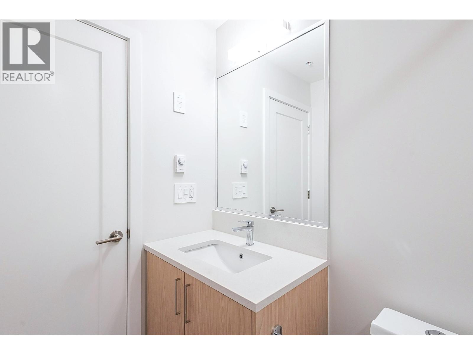 406 5535 Hastings Street Property Photo 22