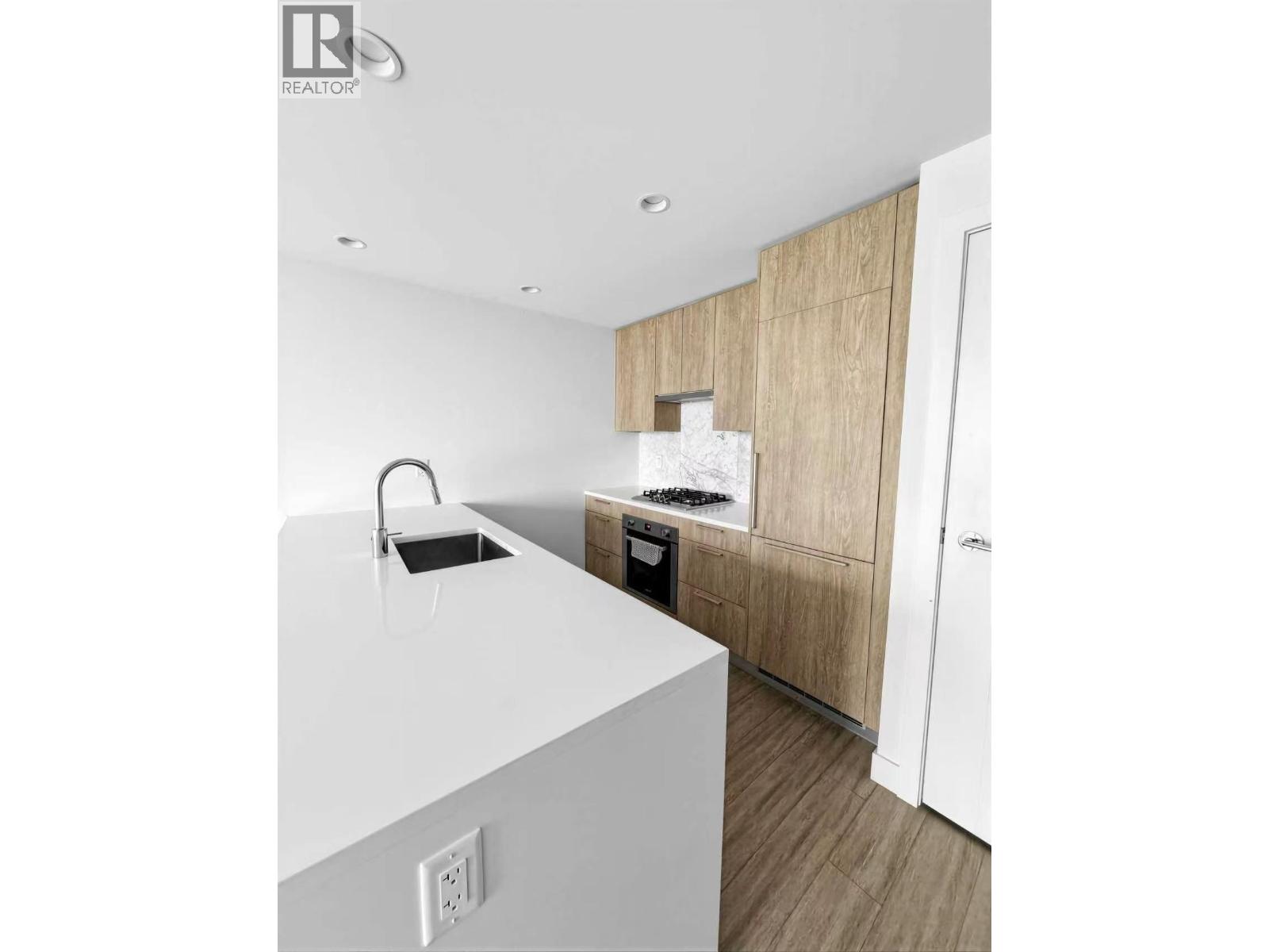 2404 6398 Silver Avenue Property Photo 3